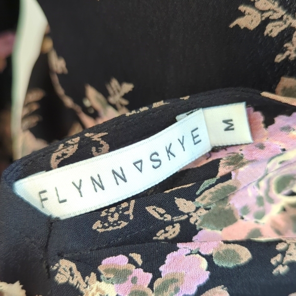 ✨HP✨Flynn Skye Floral Cut Out Mini Dress - Size M - Picture 11 of 12